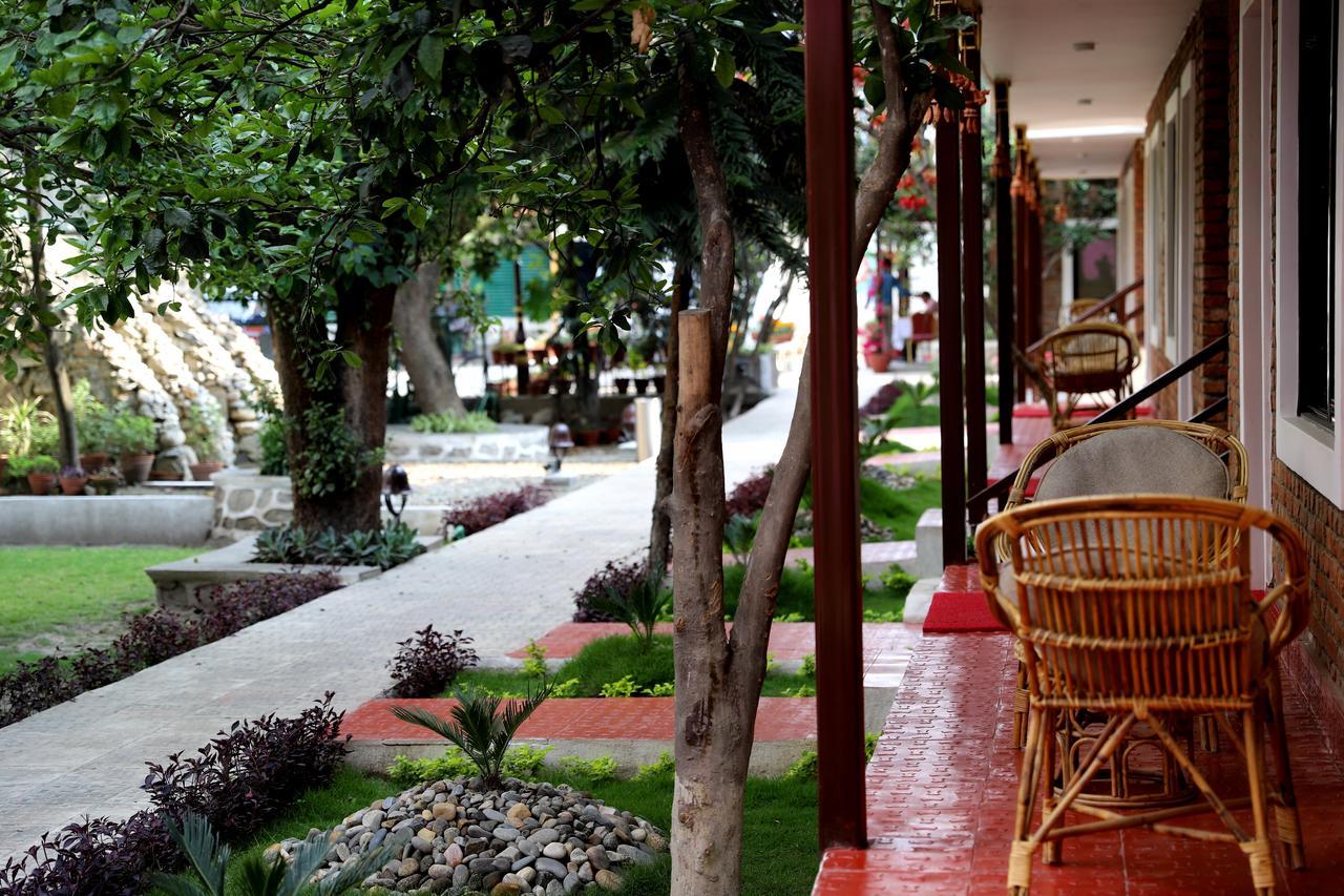 Nepal Cottage Resort Катманду Экстерьер фото